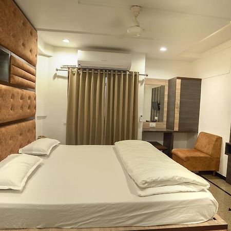 Hotel Shertown アーメダバード エクステリア 写真